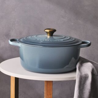 Le Creuset: Cast Iron Signature Round Casserole